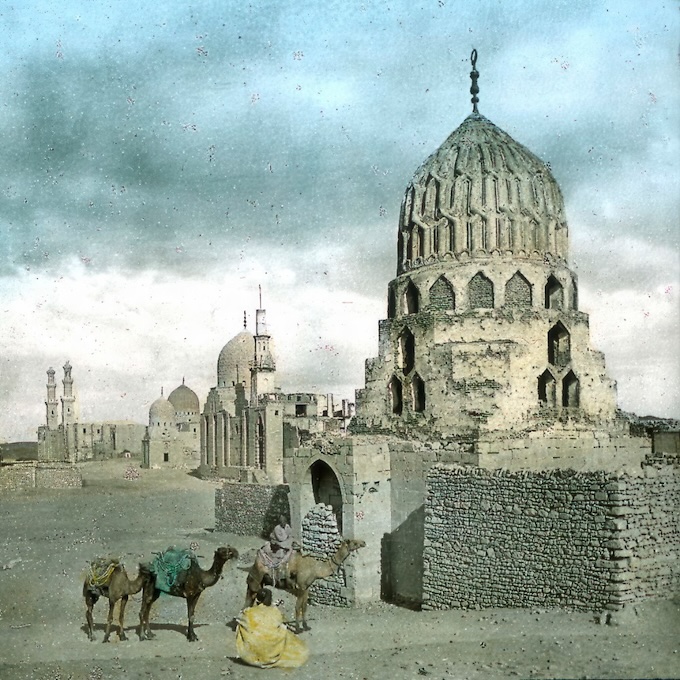 Tombeaux des Khalifes. Le Caire (Egypte), vers 1880. © Léon & Lévy / Roger-Viollet