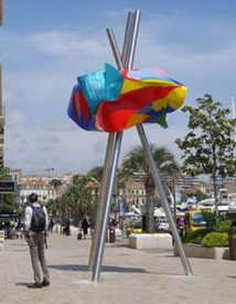 « La Ville de Cannes aux couleurs de l’Espagne » : Une sculpture en hommage au cinéma et à Camilo José Cela, été 2016 Quai Saint-Pierre, Cannes