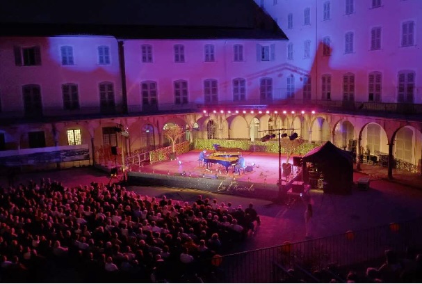 Romans-sur-Isère : Des toiles de Vincent Alran à la scène des Musicades. Août 2026