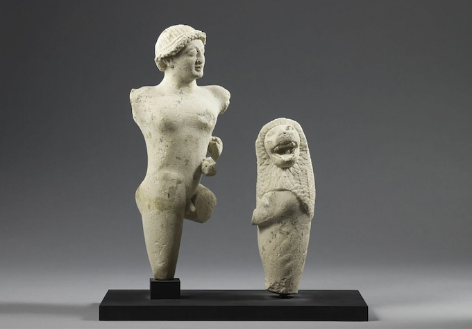 Héraclès et le lion de Némée -750 - 480 av. J.-C. Lieu de découverte : Pyrgos Musée du Louvre, département des Antiquités orientales © 2013 Musée du Louvre