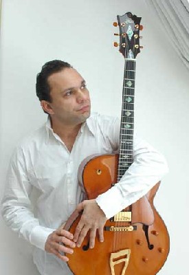 MARDI 12 AOUT. Marciac, Gers, Jazz in Marciac, Christian Escoude Invite Stochelo Rosenberg/Bireli Lagrene Invite Didier Lockwood. 