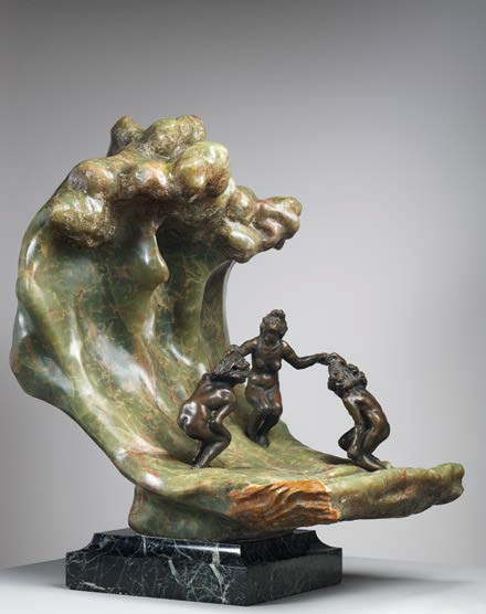 Camille Claudel (1864-1943), La Vague, 1897 (modèle), onyx et bronze sur socle en marbre, Paris, musée Rodin, inv. S.06659 © musée Rodin / Christian Baraja