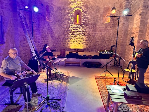 Concert dans la chapelle de Mas Riquer © DR