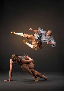 Alonzo King's Lines Ballet et les moines Shaolin. © DR Alonzo King's Lines Ballet et les moines Shaolin. © DR