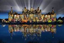 « Chambord, rêve de lumières ». Créateur du premier son et lumière au monde en 1952, le domaine national de Chambord présente son nouveau spectacle nocturne « Chambord, rêve de lumières ». Créateur du premier son et lumière au monde en 1952, le domaine national de Chambord présente son nouveau spectacle nocturne