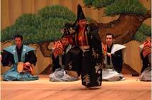 Paris, Espace Cardin : Kyogen par la troupe de théâtre de la famille Shigeyama. 11 septembre à 20h