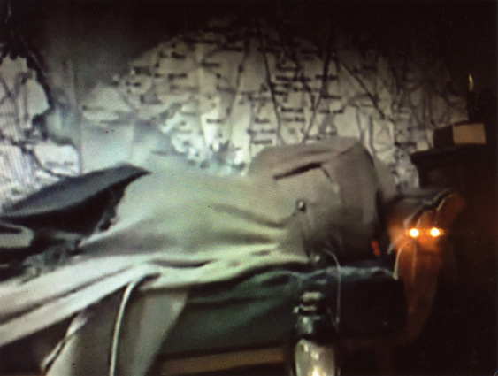 La Fuite ! de Mikhaïl Boulgakov. Mise en scène de Macha Makeïeff. Théâtre de La Criée, Marseille, du 6 au 20 Octobre 2017 La Fuite ! de Mikhaïl Boulgakov. Mise en scène de Macha Makeïeff. Théâtre de La Criée, Marseille, du 6 au 20 Octobre 2017