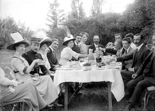 Fête familiale, album-photo, Briançonnais, début XXe siècle © AD Hautes-Alpes
