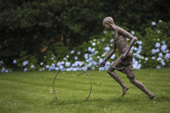 «Le pousseur de lune», bronze, 128 x 165 29 cm