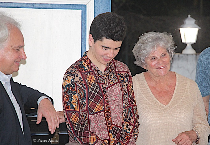 Yves Henry, Noé Huchard et Bernadette Beuzelin, présidente des Nuits Caraïbes