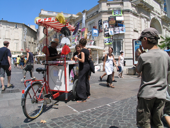 Avignon In et Off au carrefour © Pierre Aimar