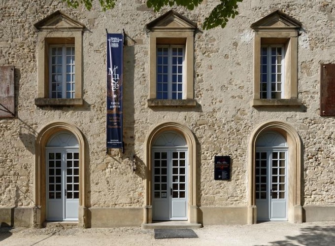 Musée de St-Antoine l'Abbaye - Les Grandes écuries © DR
