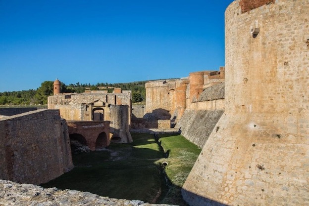 Le Centre des monuments nationaux présente la programmation culturelle de juillet à octobre 2020 de la forteresse de Salses