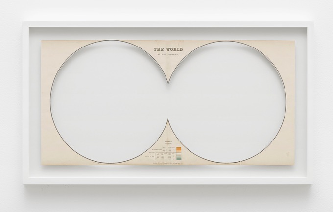 The World, 2014, ready-made, 39,5 cm x 70,5 cm x 3 cm. Photo : Aurélien Mole. Courtesy de l’artiste The World, 2014, ready-made, 39,5 cm x 70,5 cm x 3 cm. Photo : Aurélien Mole. Courtesy de l’artiste