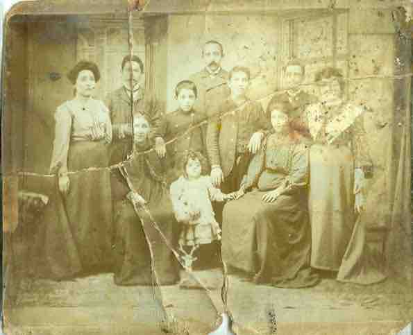 La famille Attarian à Ankara, 1908 © Coll. Hourig Attarian