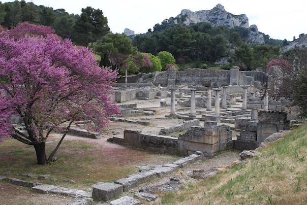 Glanum au printemps © JLT