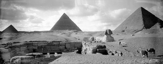 Les pyramides et le sphinx de Gizeh (Egypte), vers 1900. 1111-3 © Léon & Lévy / Roger-Viollet