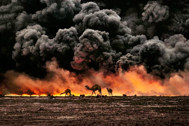 Al Ahmadi oil field, Kuwait, 1991 © Steve McCurry
