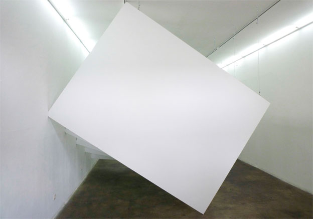 Romain Boulay, verticale monade, 2010. Galerie RDV, Nantes. 10 panneaux de 2800 x 2070 x 19mm.