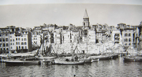 Le Vieux-Port pendant les destructions de 1943