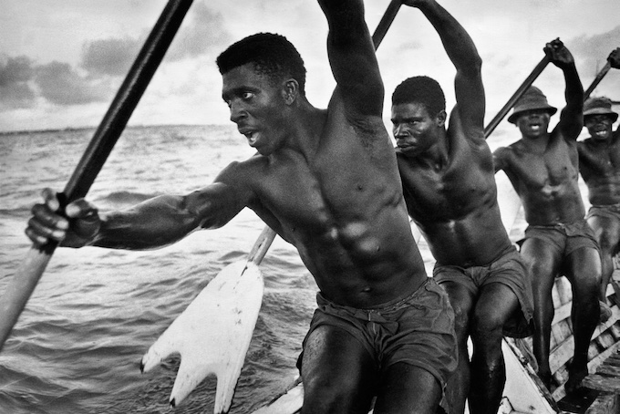 Rameurs Accra, Ghana 1960 © Marc Riboud / Fonds Marc Riboud au MNAAG