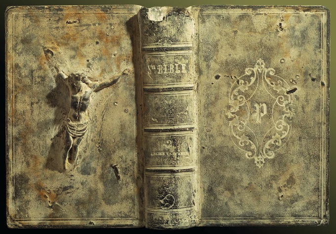 Livre Bible, 1999. Bronze, 31 x 21 x 5 cm.