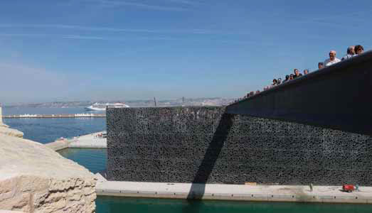 Passerelle et resille depuis le fort Saint-Jean - J4 (c) MuCEM - Agnès Mellon – Architectes Rudy Ricciotti et Roland Carta