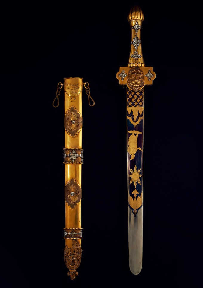 Glaive d’apparat de Talma, début du XIXe siècle. Métal doré, verres à paillons miroir. © Coll. Comédie-Française – Photo : L’École des Arts Joailliers – Benjamin Chelly