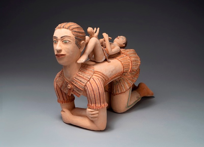 Nili Pincas (1942-2021) "Femme à quatre pattes" 2019 Sculpture en terre cuite engobée 38 x 20 x 29 cm