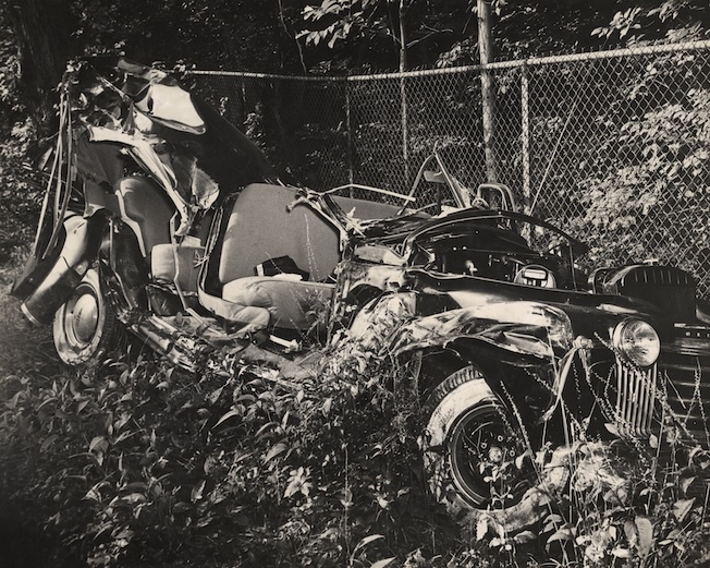 Holiday Accident in the Bronx, 1941 [Accident de week-end prolongé dans le Bronx, 1941] © International Center of Photography.