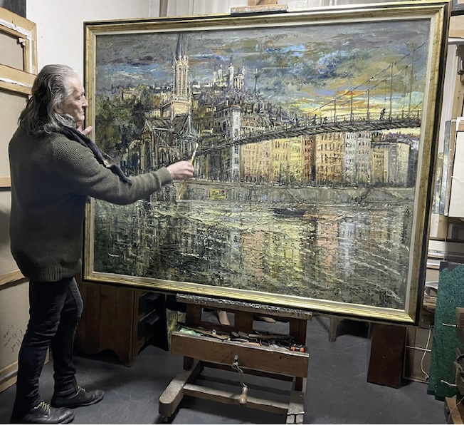 Gilbert Pécoud réalisant “Balade sur la Saone” dans son atelier