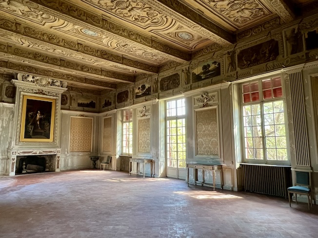Château de Thézan ( Provence) ouverture des salles intérieures et vernissage. 1er mai au 30 septembre 2024