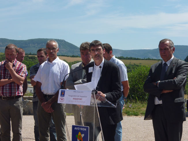 Robert Glandières, vice-président de la Confédération Générale de Roquefort, et Jean-Claude Luche, sénateur de l'Aveyron, au cours de l'inauguration  © dr