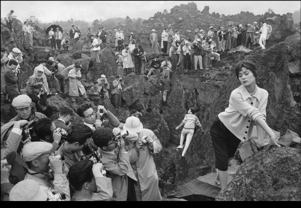 © Marc Ribaud. Rallye de photographes organisé par Fuji à Karuizawa, Japon, 1958