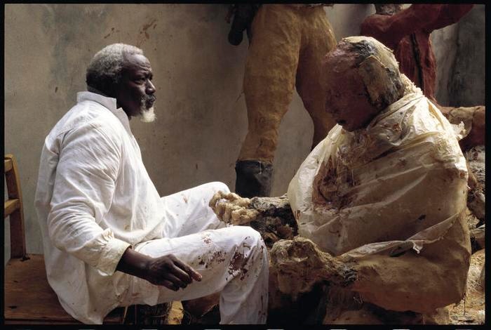 Sow Ousmane, Ousmane Sow dans son atelier © Ministère de la Culture - Médiathèque du patrimoine et de la photographie, Dist. GrandPalaisRmn / Béatrice Soulé