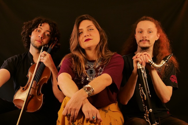 Mauves (07), Église, 28ème Festival VOCHORA : Musiques de l’Europe Orientale - Kafe Gata. Dimanche 13 juillet, 21h