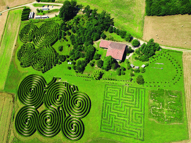 Vue aérienne du labyrinthe d'Hauterives