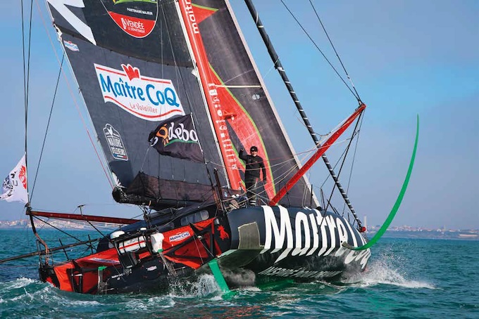 Yannick Bestaven sur son Imoca, arrivée du Vendée Globe en 2025. Photographie Laurent Theillet