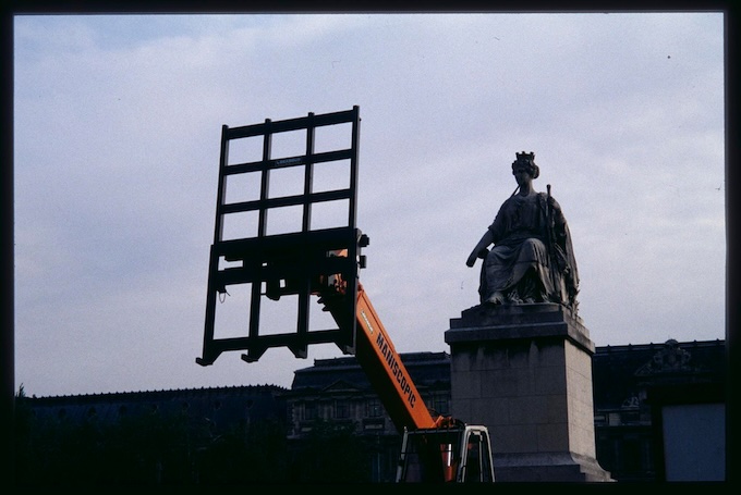 Raymond Hains : l’œuvre en chantier. Du Grand Louvre aux 3 Cartier © Raymond Hains / Adagp, Paris, 2026