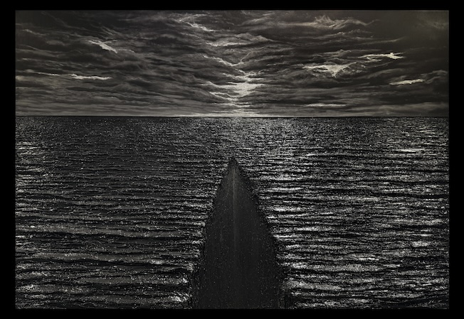 Bao Vuong, The Crossing, 2026, huile, acrylique, poudre d’aluminium et cire sur toile, 81 x 116 cm © Bao Vuong. Courtesy Ceysson & Bénétière
