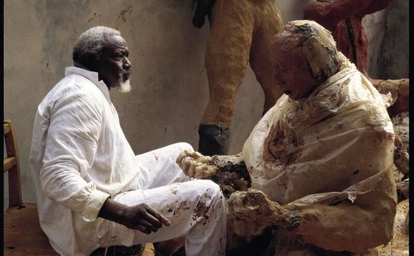 Sow Ousmane, Ousmane Sow dans son atelier © Ministère de la Culture - Médiathèque du patrimoine et de la photographie, Dist. GrandPalaisRmn / Béatrice Soulé