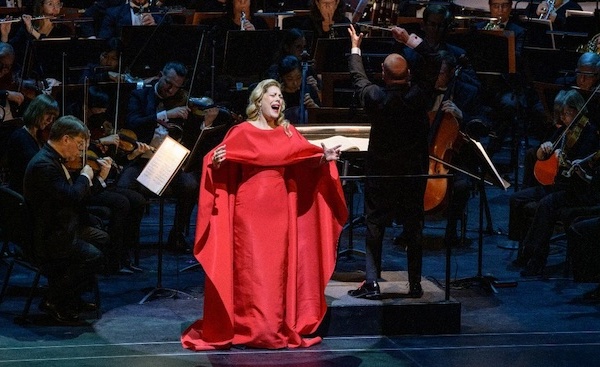 Sondra Radvanovsky, Lyric Opera of Chicago, Enrique Mazzola present Puccini: Heroines. Allie Summers | PENTATONE