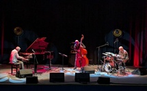 Marseille, Théâtre des Calanques : Au fil de l’eau, prestige et somptuosité du jazz « Le Cascino Trio ». 10 avril 2026 – 20h30