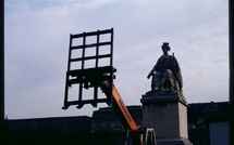 Paris, Fondation Cartier pour l’art contemporain. « Raymond Hains : L'œuvre en chantier. Du Grand Louvre aux 3 Cartier ». Du 9 juin au 27 août 2026