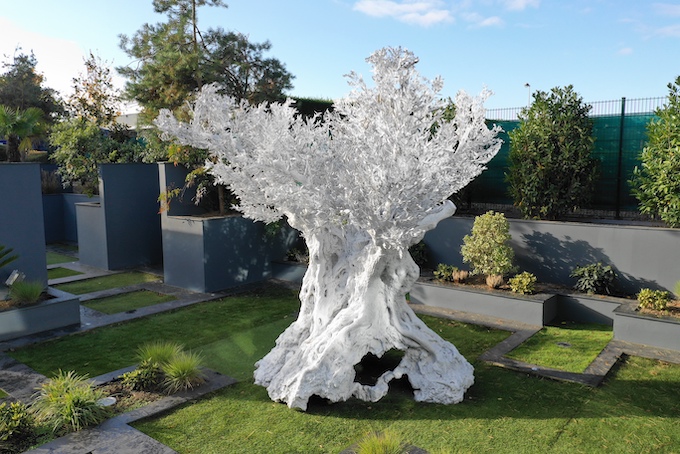 Olivier - 2018 - Bronze, hauteur = 3,35 m, diamètre = 3 m