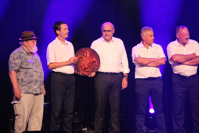 Le désormais célèbre trophée des Bouffons