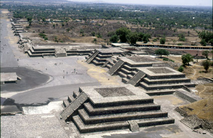 Vue de la pyramide du Soleil